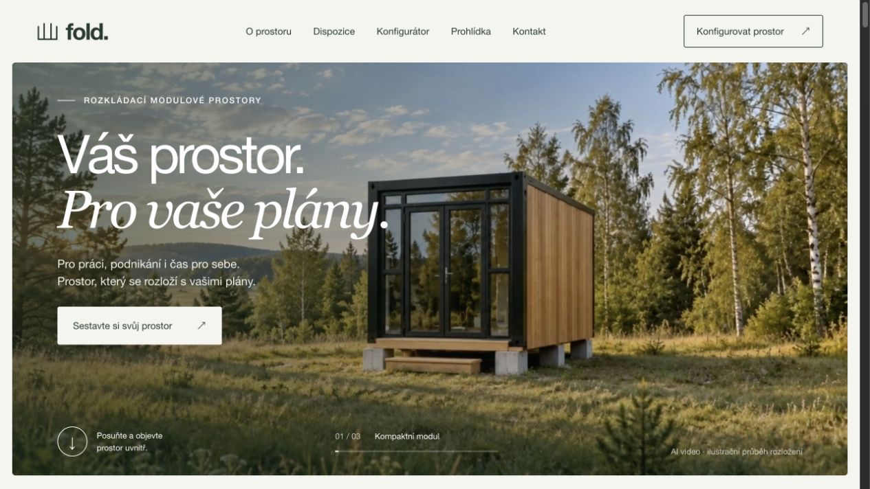 Úvod webu Livefold s modulovým domem v přírodě.